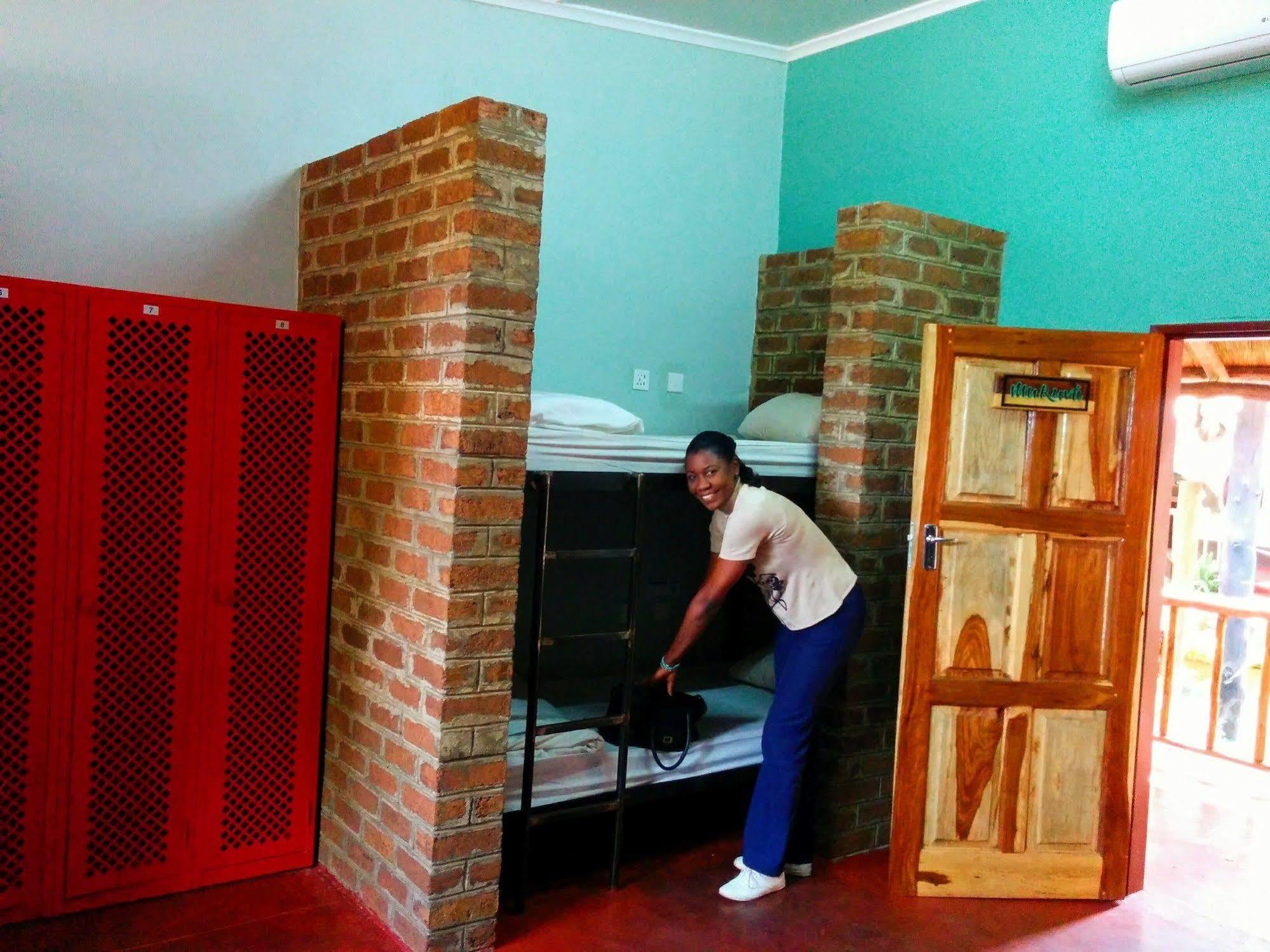 Хостел Jollyboys Backpackers Ливингстон Экстерьер фото