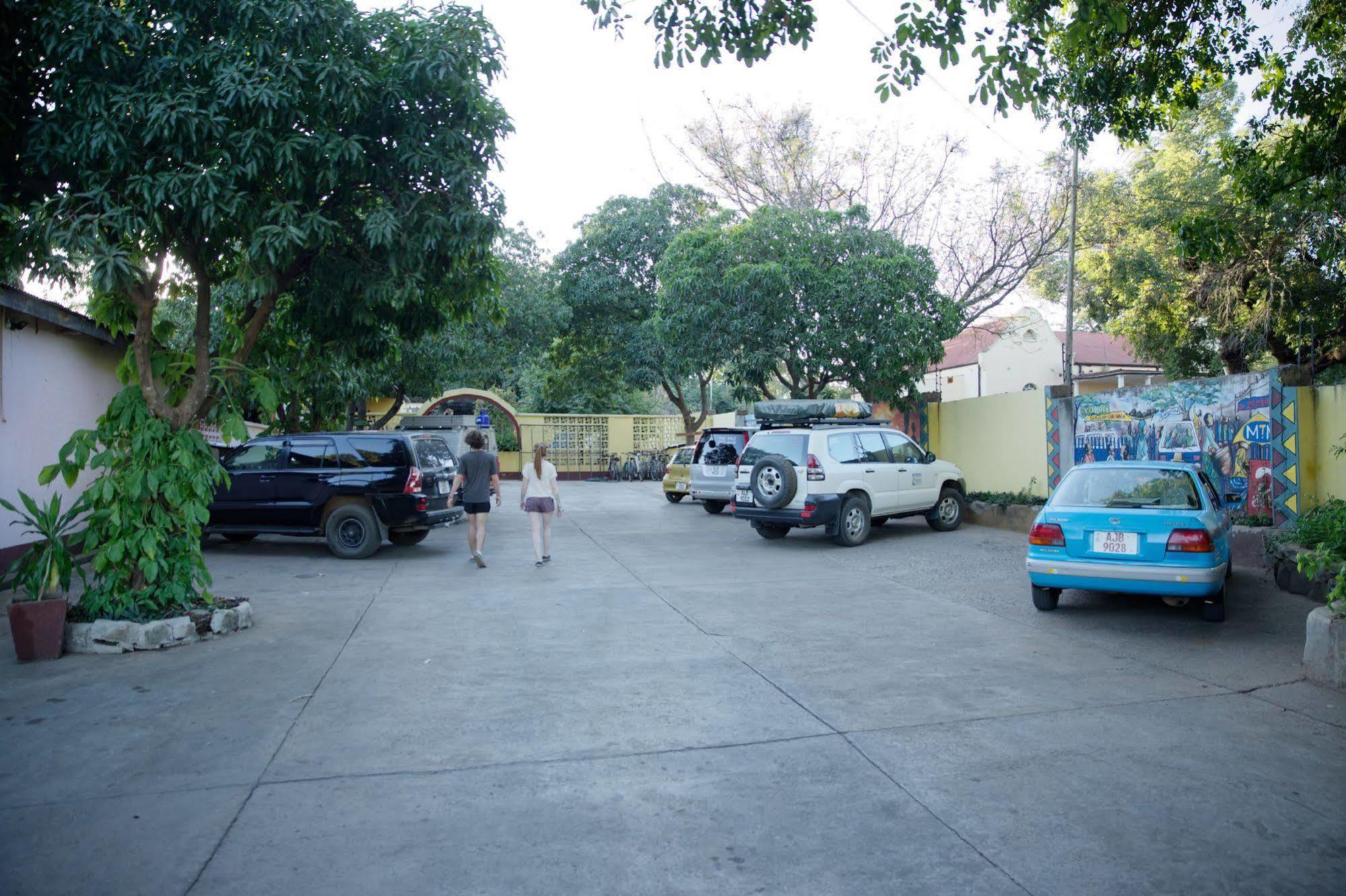 Хостел Jollyboys Backpackers Ливингстон Экстерьер фото