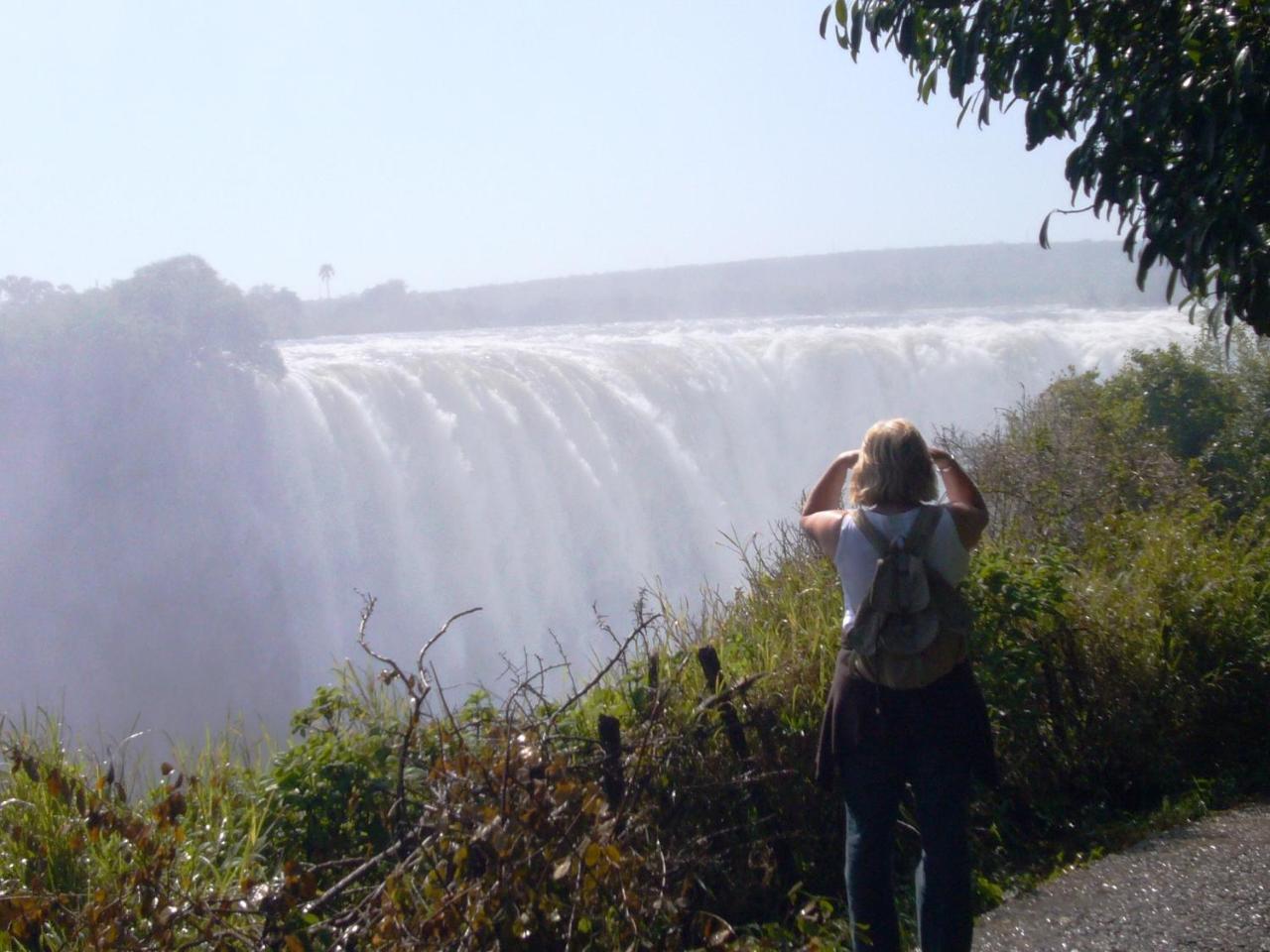 Хостел Jollyboys Backpackers Ливингстон Экстерьер фото