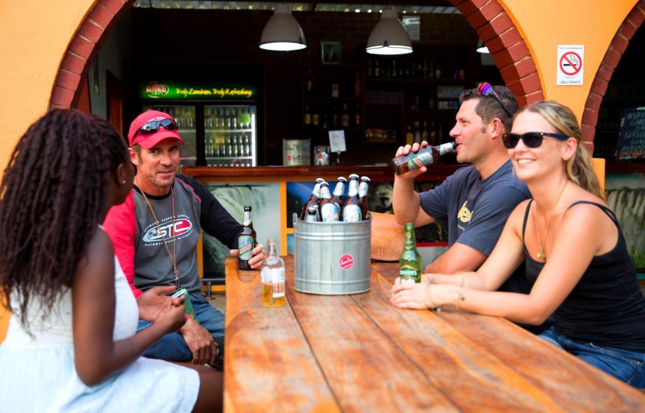 Хостел Jollyboys Backpackers Ливингстон Экстерьер фото