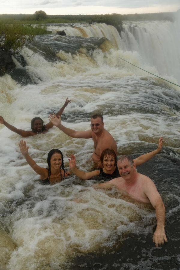 Хостел Jollyboys Backpackers Ливингстон Экстерьер фото